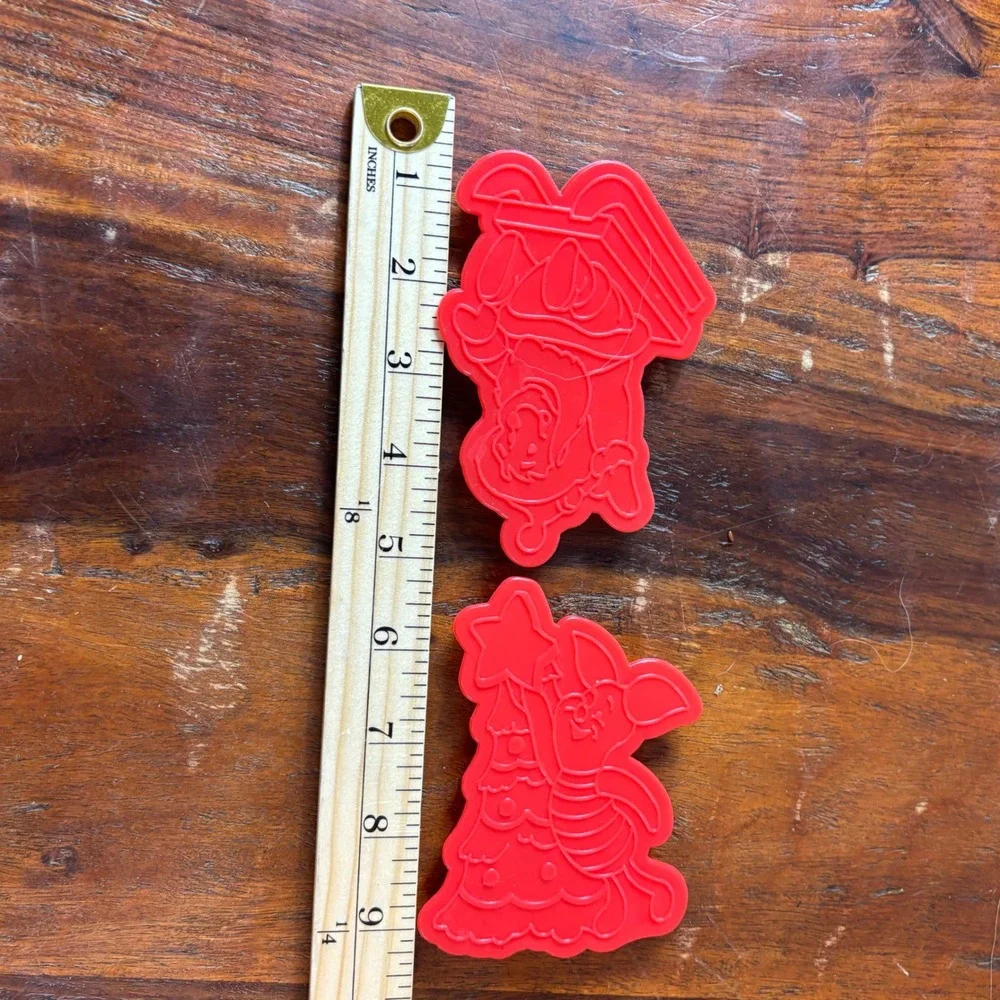 Vintage Disney Winnie the‎ Pooh Christmas Cookie Cutters Tigger Piglet Red 2pc